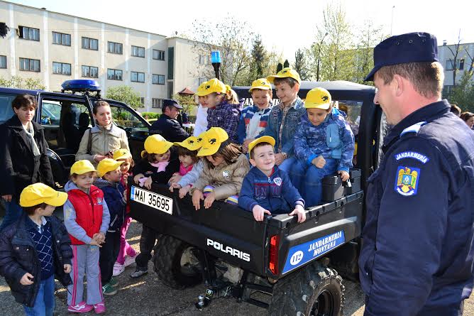 Prima zi a porţilor deschise la Jandarmeria Maramureş