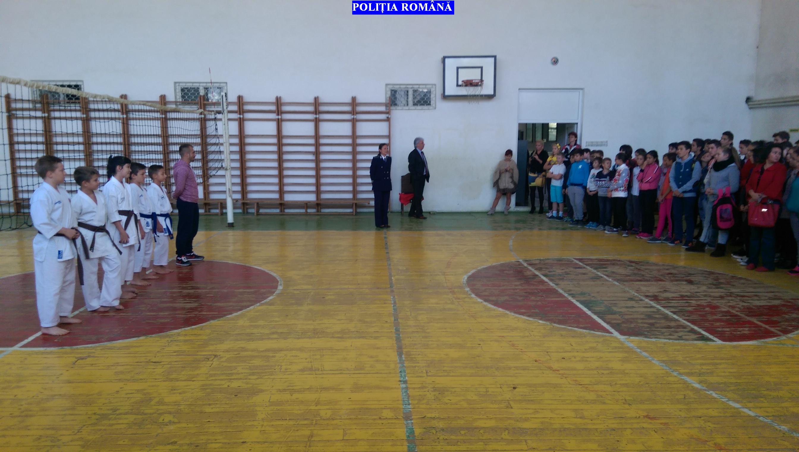 Elevii sălăjeni, faţă în faţă cu poliţiştii