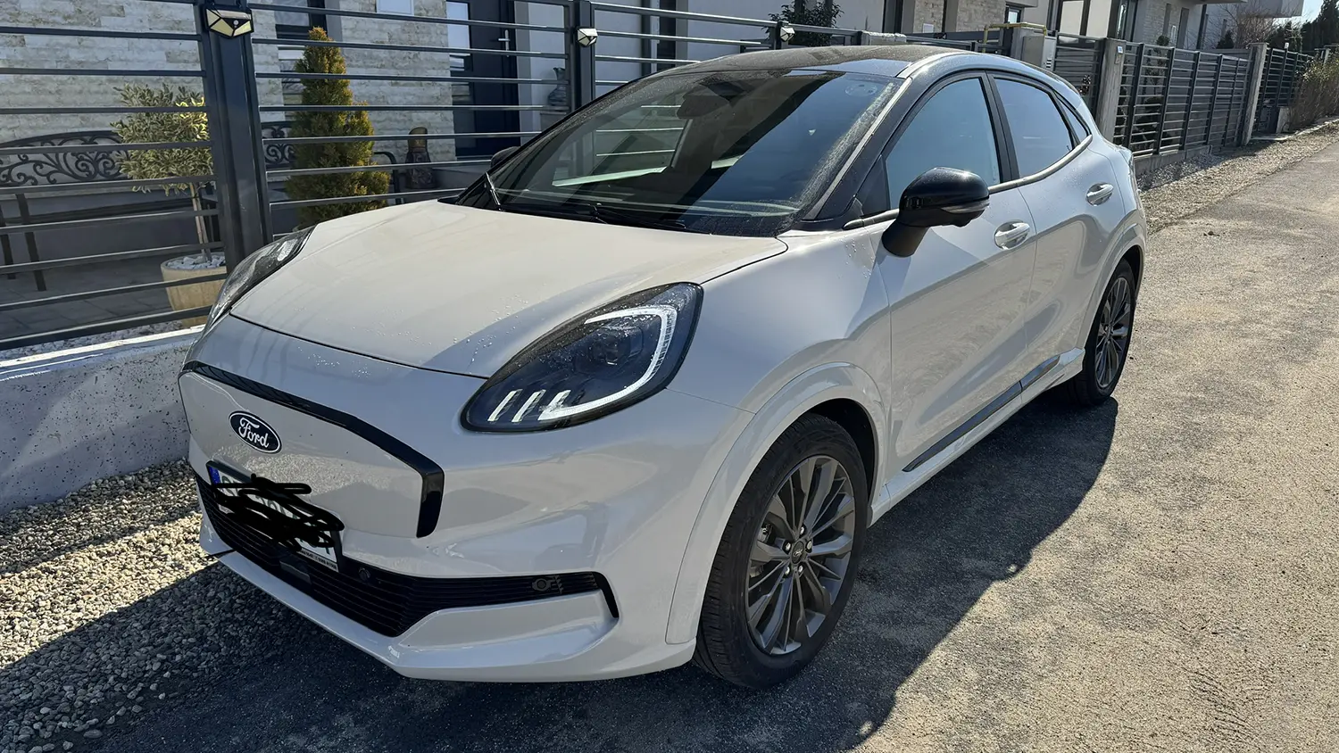 Merită să-ți cumperi mașină electrică, acum când benzina și motorina costă peste 9 lei litrul?