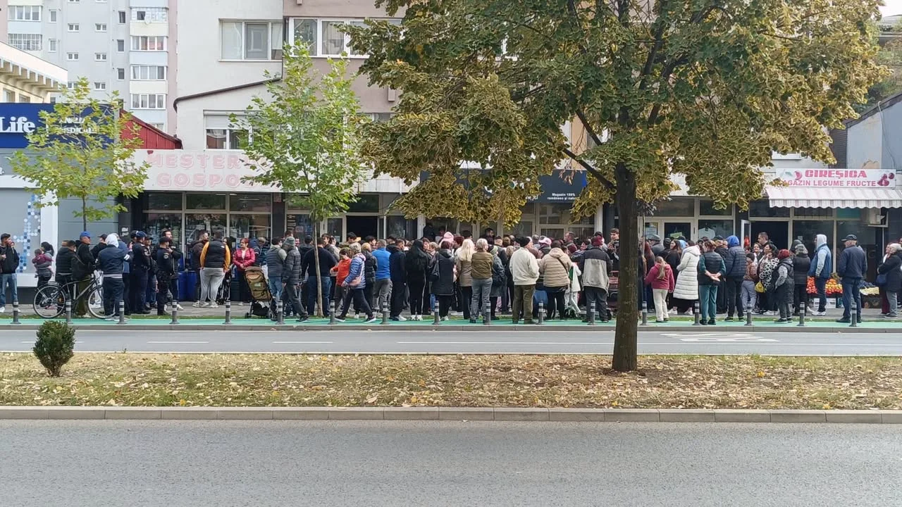 Nebunie pe Bulevardul Revoluției din Alba Iulia! Sute de albaiulieni au stat aproape o oră la coadă!
